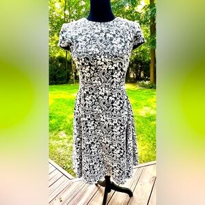 Beautiful pre-loved 50s vintage-style silk dress, size 4 by Alfani